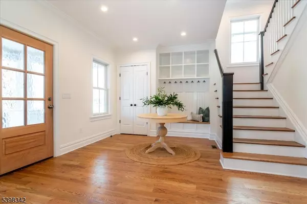 Montclair Twp., NJ 07042,63 Montclair Ave