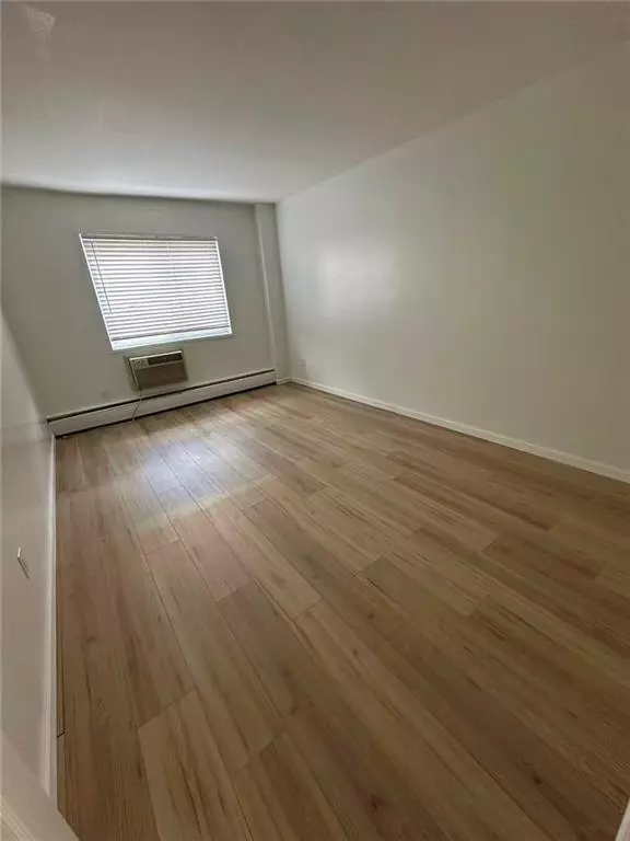 Staten Island, NY 10304,1290 Rockland AVE #1E