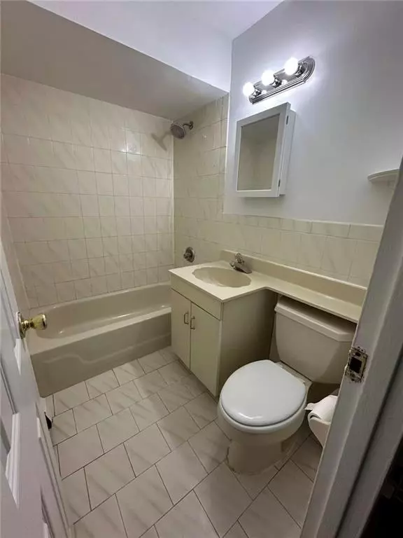 Staten Island, NY 10304,1290 Rockland AVE #1E