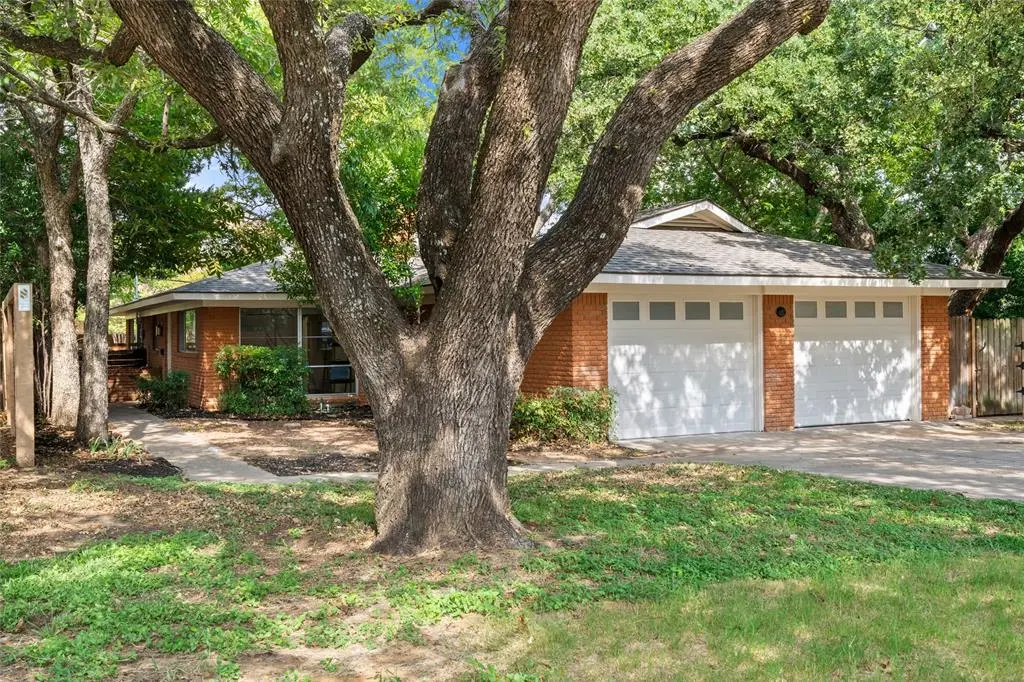 Hurst, TX 76053,708 Hurstview Drive