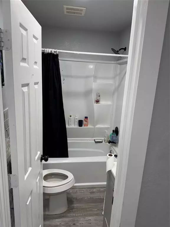 Kaufman, TX 75142,301 W Chestnut Street #1-3