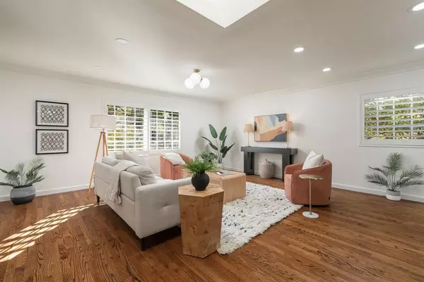 Dallas, TX 75238,9723 Broken Bow Road