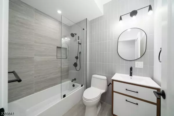 Jersey City, NJ 07304,67 Virginia Ave #2