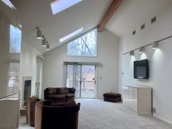 West Orange Twp., NJ 07052,7 Buckingham Rd