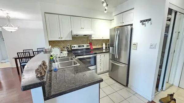 Toronto C07, ON M2N 2E3,7 Lorraine DR #1516