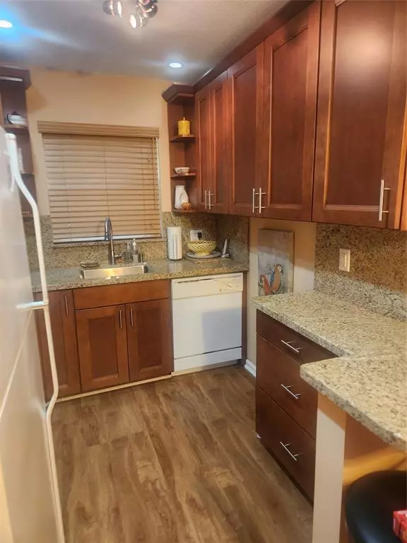 Deerfield Beach, FL 33442,237 Farnham J #237