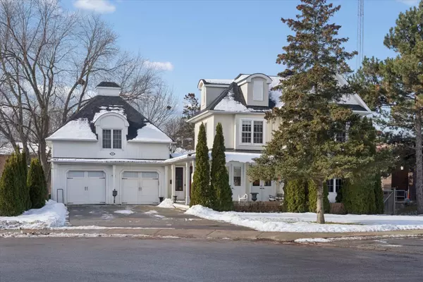 Markham, ON L3R 2H2,312 Main Unionville ST #Upper level