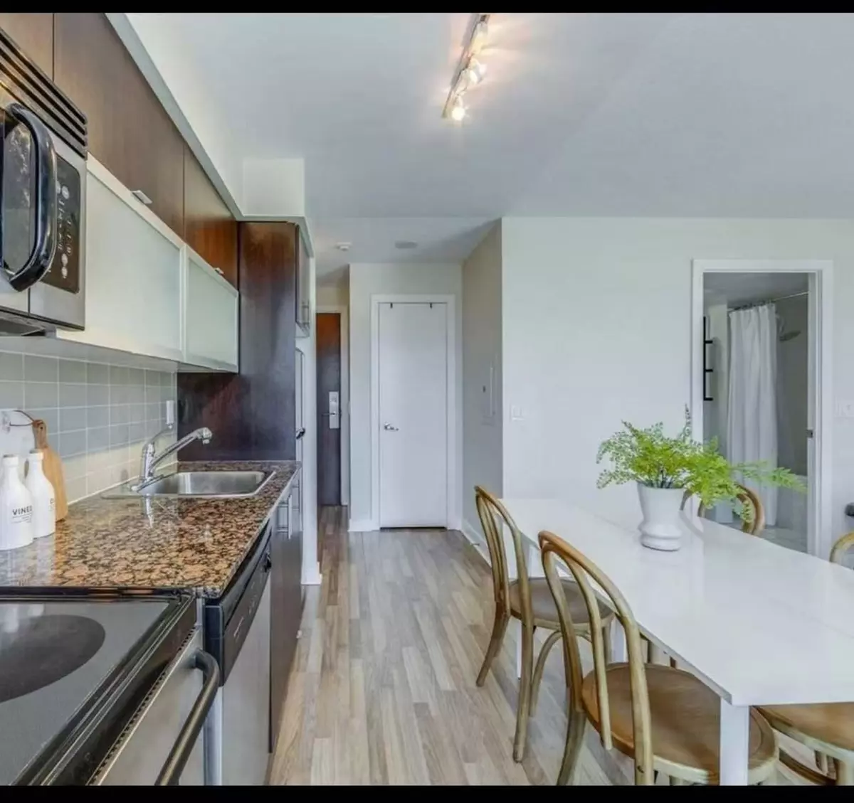 Toronto C01, ON M6K 3S1,80 Western Battery RD N #1409