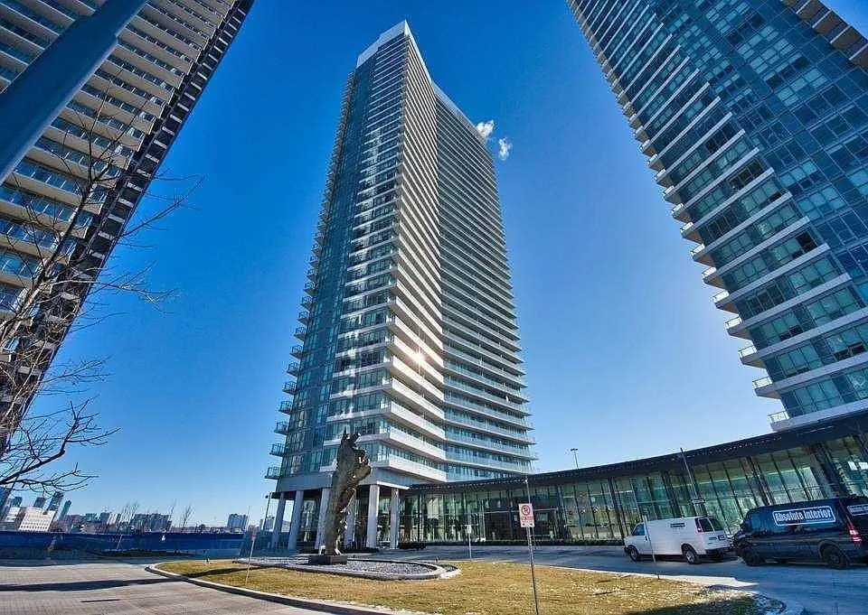 Toronto C15, ON M2K 0E4,117 McMahon DR #2102