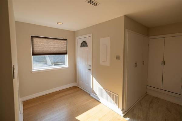 2643 Mccart Avenue, Fort Worth, TX 76110