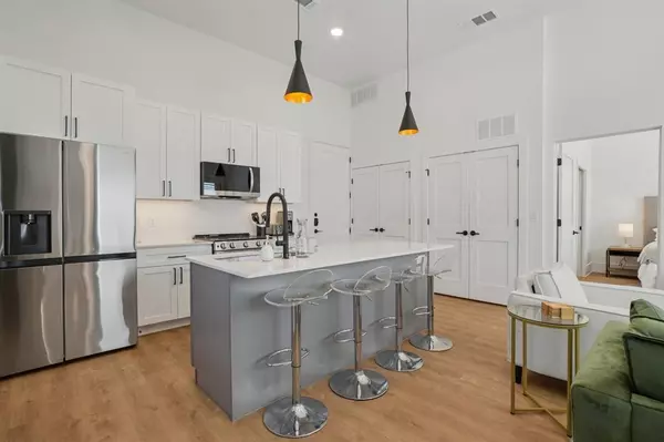 Dallas, TX 75235,6418 Maple Avenue #304