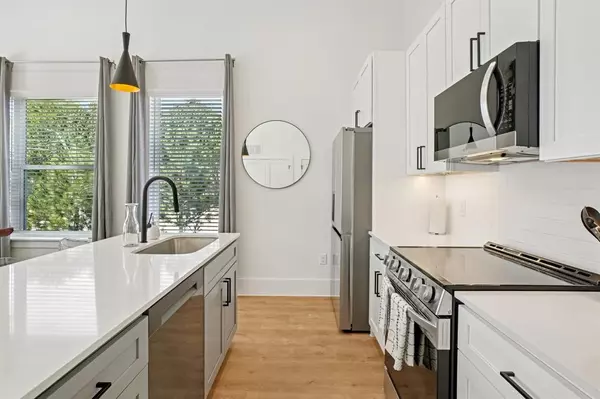 Dallas, TX 75235,6418 Maple Avenue #304