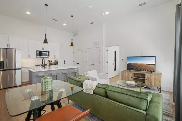 Dallas, TX 75235,6418 Maple Avenue #304