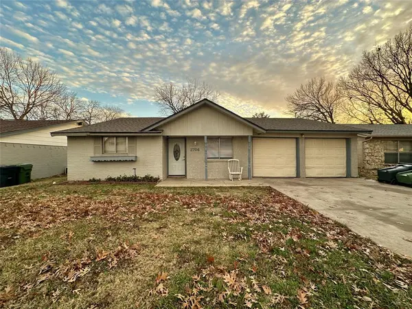 Arlington, TX 76010,2704 Buena Vista Drive