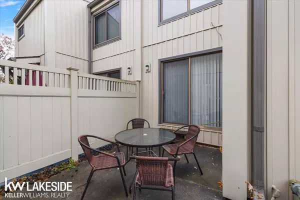 Southfield, MI 48034,25033 Woodvale North DR