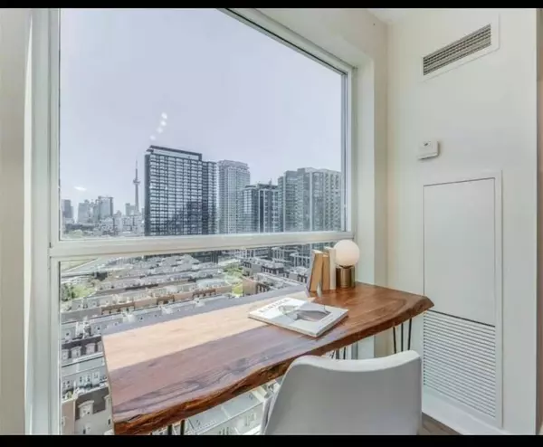 Toronto C01, ON M6K 3S1,80 Western Battery RD N #1409