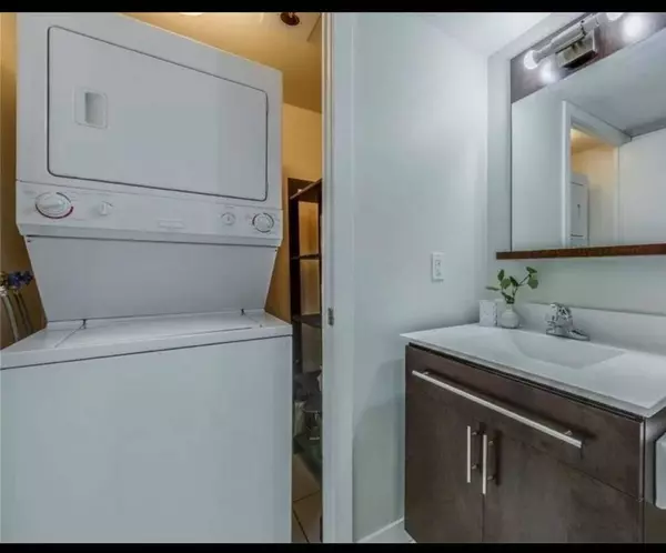 Toronto C01, ON M6K 3S1,80 Western Battery RD N #1409