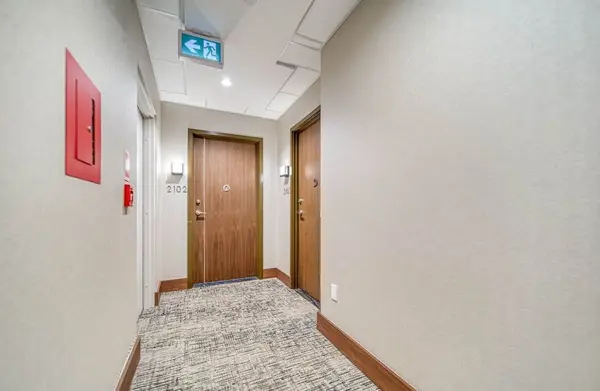 Toronto C15, ON M2K 0E4,117 McMahon DR #2102