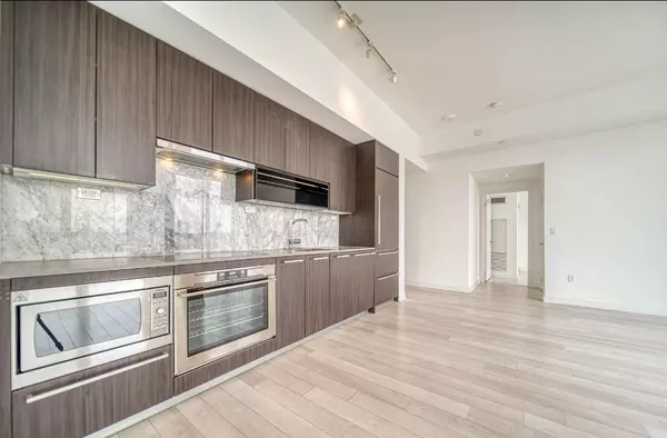 Toronto C15, ON M2K 0E4,117 McMahon DR #2102