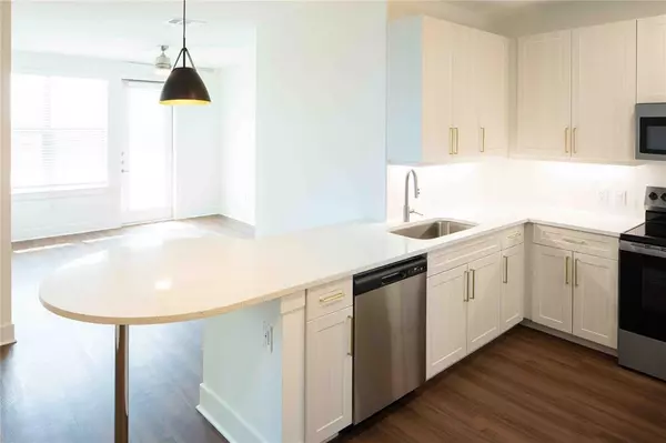 Roanoke, TX 76262,108 N US 377 #201