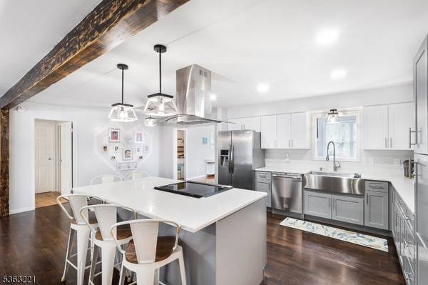 4 Grove St, Hampton Twp., NJ 07860