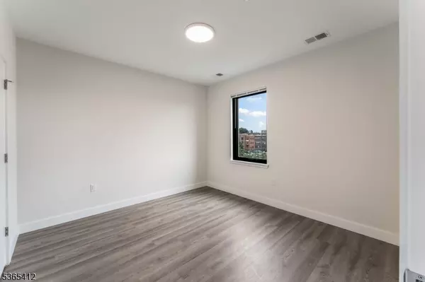 72 S Essex Ave #608, City Of Orange Twp., NJ 07050