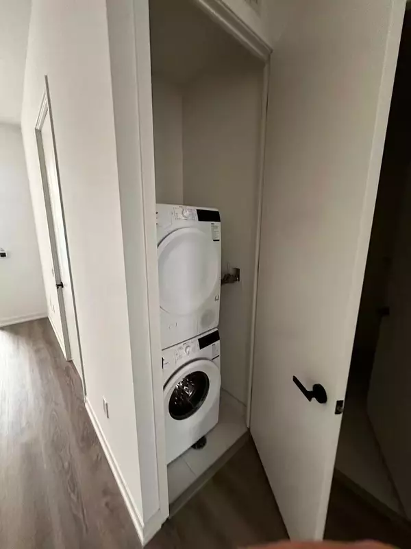 Vaughan, ON L4K 5Z7,8 Interchange WAY #3703