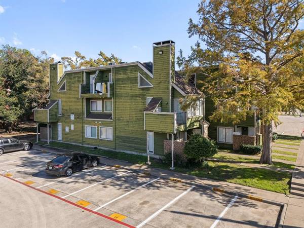 9831 Walnut Street #205, Dallas, TX 75243