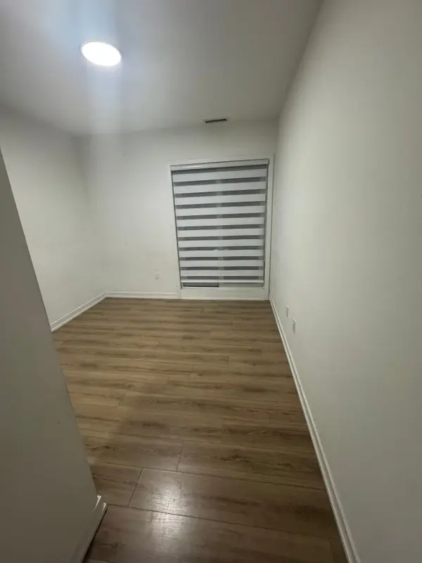 Brampton, ON L7A 5L5,20 Lagerfeld DR #B13