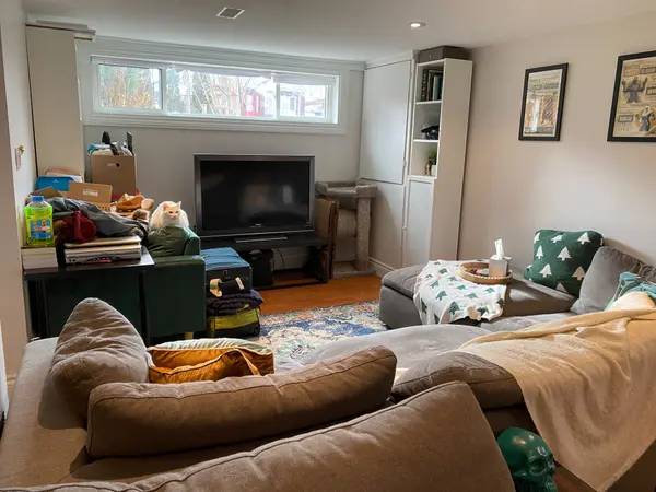 1067 Edgeleigh AVE #Lwr Lvl, Mississauga, ON L5E 2G2