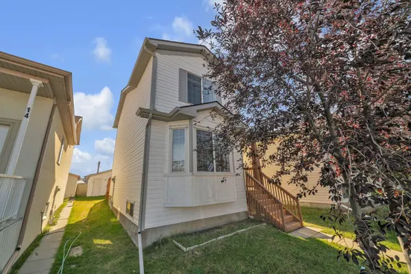 18 Martinvalley WAY NE,  Calgary,  AB T3J 4A1