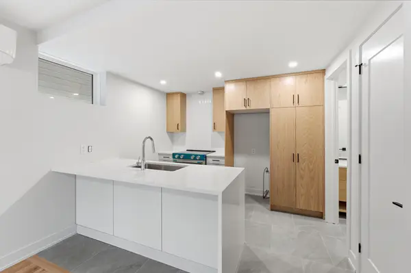 Carlingwood - Westboro And Area, ON K2A 1Z8,512 Roosevelt AVE ##D