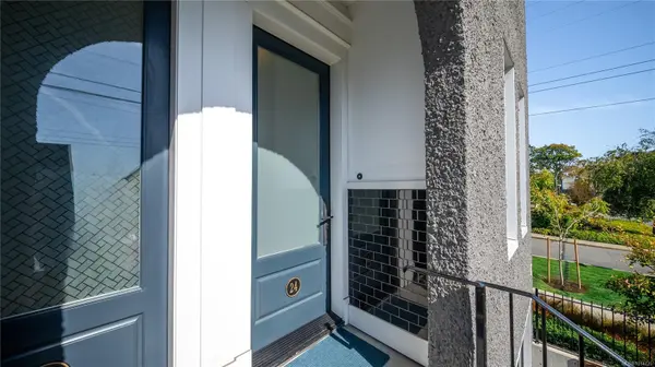 Victoria, BC V9A 3G2,230 Wilson St #24