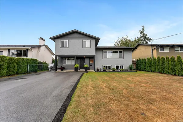 2027 Ardwell Ave,  Sidney,  BC V8L 2L6