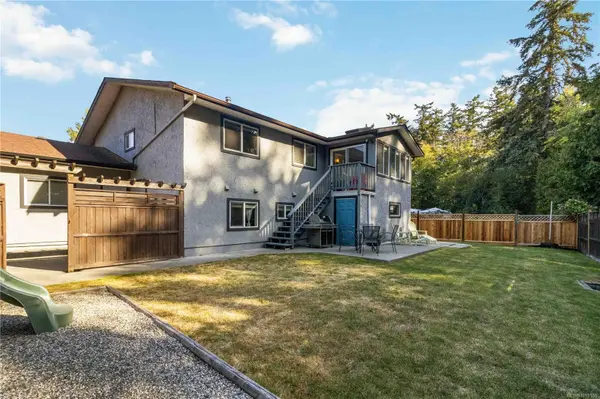 Saanich, BC V8Z 6B6,4254 Eastridge Cres