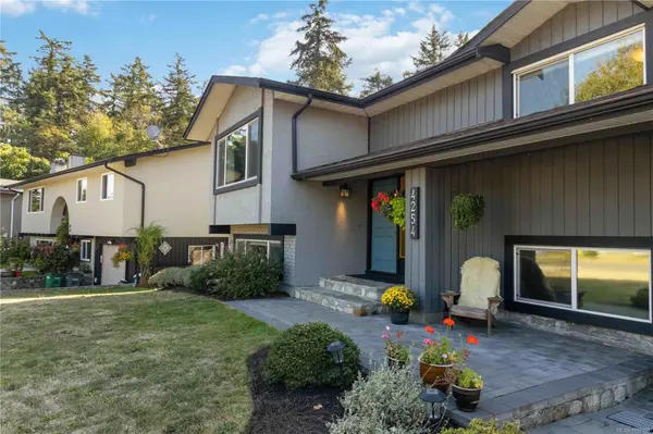 Saanich, BC V8Z 6B6,4254 Eastridge Cres