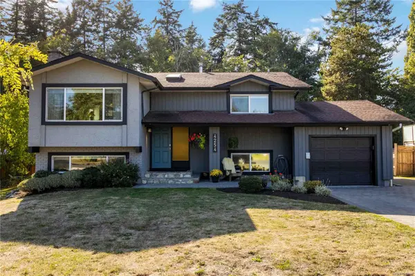 Saanich, BC V8Z 6B6,4254 Eastridge Cres