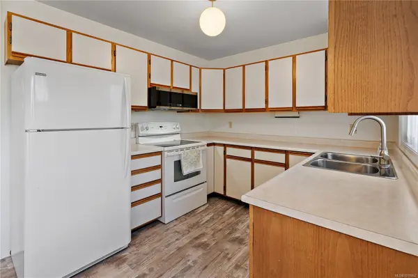 Sidney, BC V8L 4X9,10288 Cleveland Rd