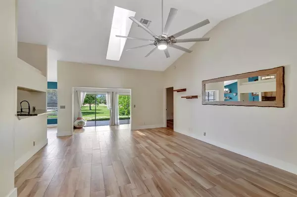 Lake Worth, FL 33463,5065 Arbor Glen Cir