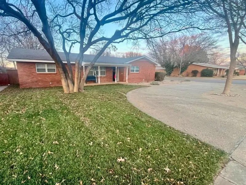 1217 E Warren Street, Brownfield, TX 79316