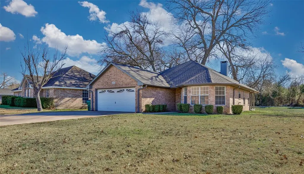 1714 Windsor Drive, Gainesville, TX 76240