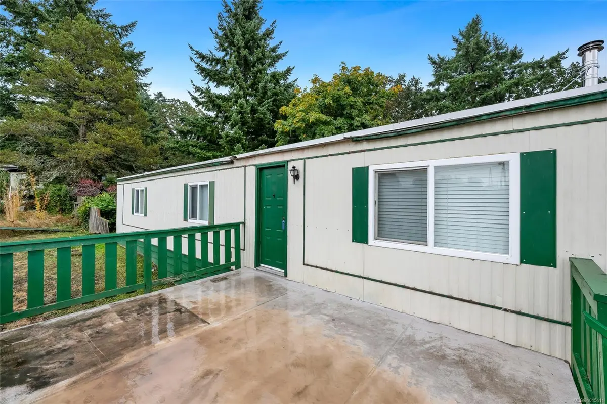 Central Saanich, BC V8M 1R8,7390 West Saanich Rd #20