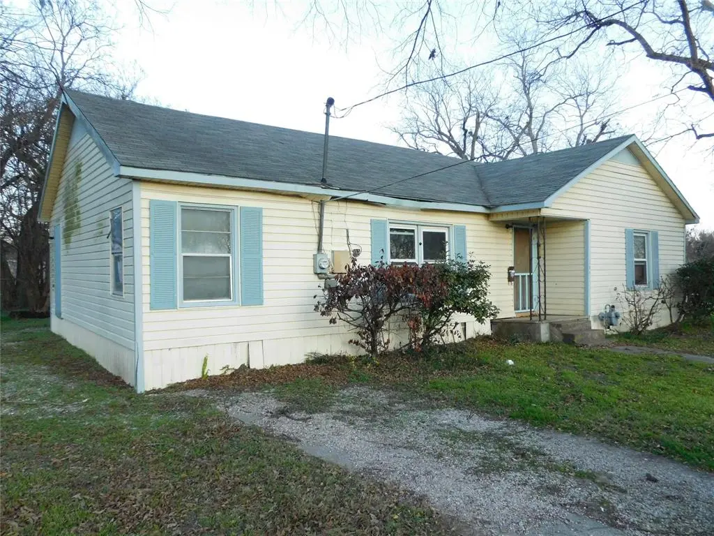 Hubbard, TX 76648,104 N Pecan Avenue