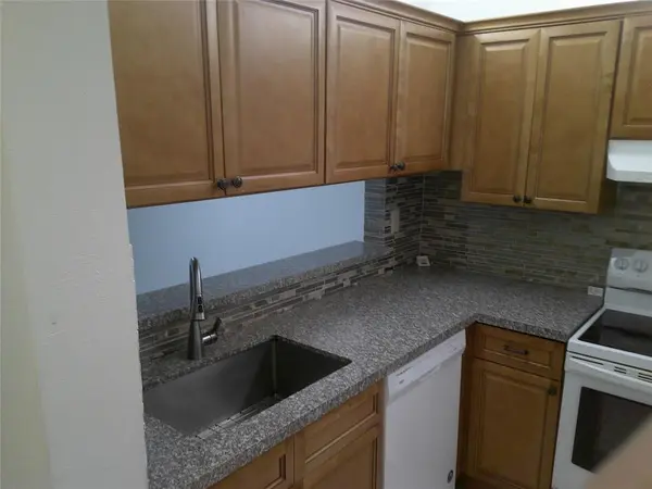 Miramar, FL 33025,3199 Foxcroft Rd #306