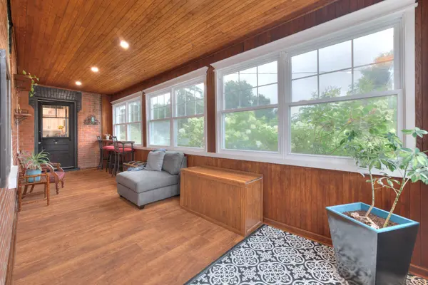 Howick, ON N0G 1X0,2027 Victoria ST