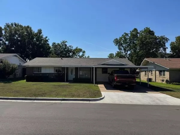 5904 Bowling Drive,  Watauga,  TX 76148