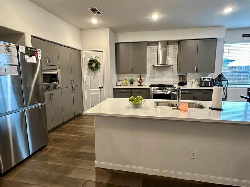 804 Saratoga Road, Aubrey, TX 76227