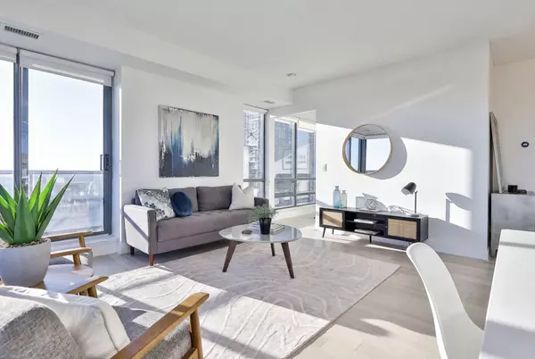 Toronto C01, ON M5V 3T9,438 King ST W #1704