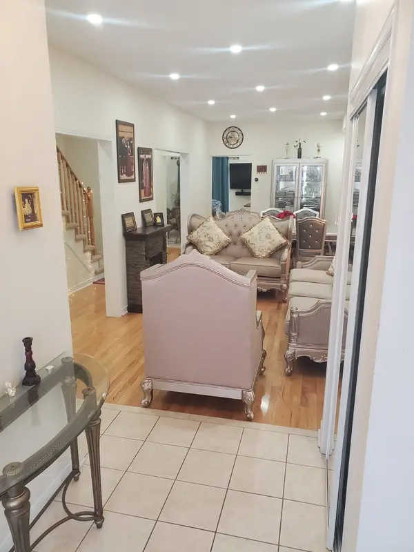 Brampton, ON L6X 0R4,17 Portrush TRL #Main