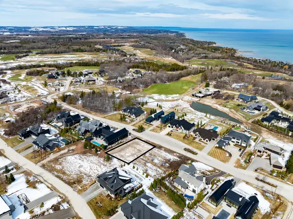 Blue Mountains, ON N0H 1J0,106 Stone Zack LN